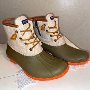 Sperry saltwater coral olive duck boots women’s size 8 orange tan and green